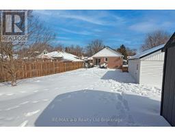 813 WILTON CRESCENT - 44