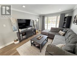 813 WILTON CRESCENT - 8