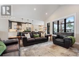 23 AUGUST CRESCENT - 12