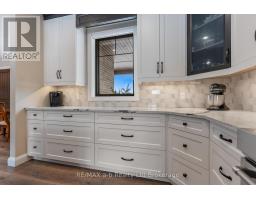 23 AUGUST CRESCENT - 7