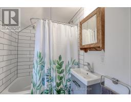 550 MARY STREET - 23