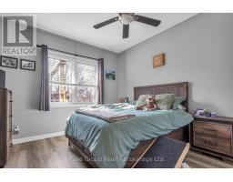 26 WOODLAND CRESCENT - 10