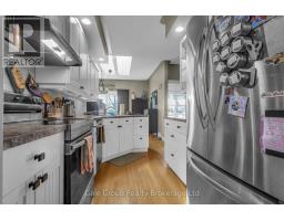 26 WOODLAND CRESCENT - 11