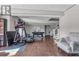 26 WOODLAND CRESCENT - 17