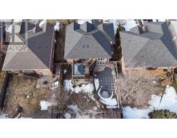 26 WOODLAND CRESCENT - 35