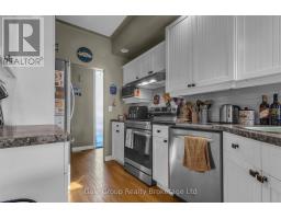 26 WOODLAND CRESCENT - 8