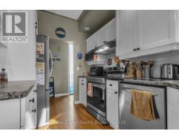 26 WOODLAND CRESCENT - 9