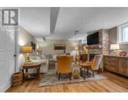 997 VANIER AVENUE - 18