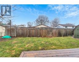 997 VANIER AVENUE - 32