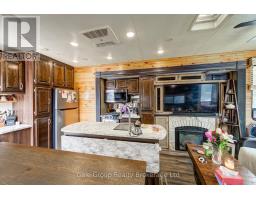 92 - 495856 10TH LINE - 11