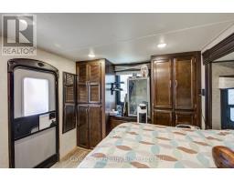 92 - 495856 10TH LINE - 18