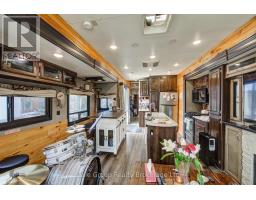 92 - 495856 10TH LINE - 9