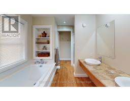 20 CENTENNIAL CRESCENT - 14