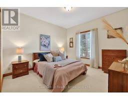 51 DEMEYERE AVENUE - 33