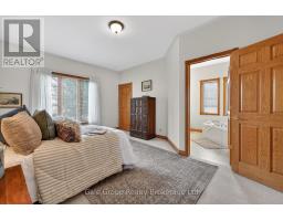 51 DEMEYERE AVENUE - 36