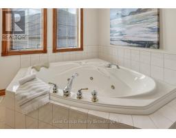 51 DEMEYERE AVENUE - 38