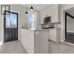 641 MAIN STREET N - 10