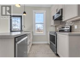 641 MAIN STREET N - 11