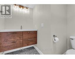 641 MAIN STREET N - 18