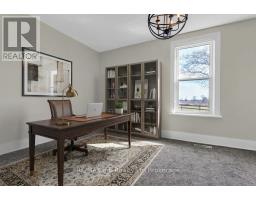 641 MAIN STREET N - 35