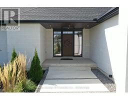 33 AUGUST CRESCENT - 10