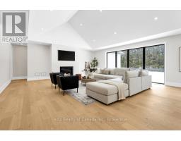 33 AUGUST CRESCENT - 14