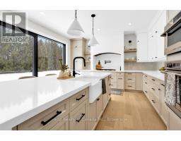 33 AUGUST CRESCENT - 21