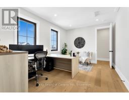 33 AUGUST CRESCENT - 32