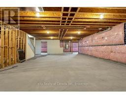 33 AUGUST CRESCENT - 39