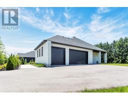 33 AUGUST CRESCENT - 6