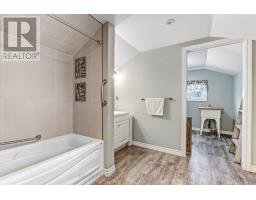 137 WONHAM STREET S - 13