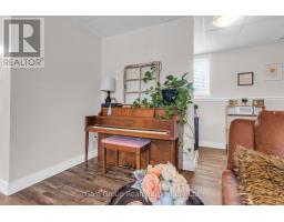 22 LORRAINE AVENUE - 17