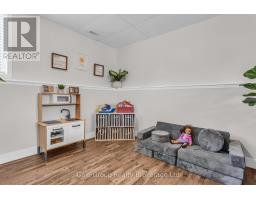 22 LORRAINE AVENUE - 18