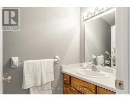 152 NORTH TOWN LINE E - 18