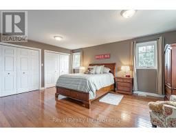 152 NORTH TOWN LINE E - 22