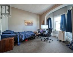 742 DUNDAS Street - 12