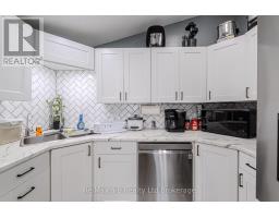 42 LAWRENCE STREET - 27