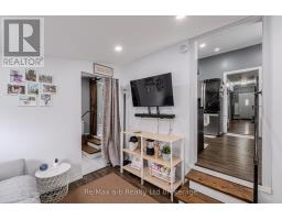 42 LAWRENCE STREET - 32
