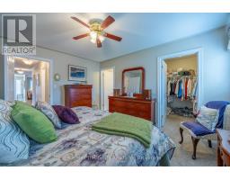 18 JONES CRESCENT - 16