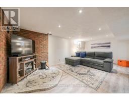 113 LYNDALE CRESCENT - 32