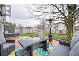 113 LYNDALE CRESCENT - 43