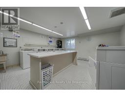 809 - 986 HURON STREET - 13