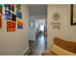 809 - 986 HURON STREET - 16