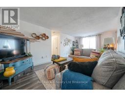 809 - 986 HURON STREET - 25