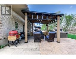 27 AMBER DRIVE - 32