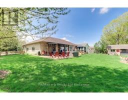 27 AMBER DRIVE - 36