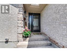 27 AMBER DRIVE - 4