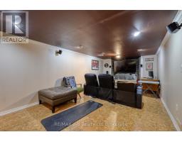 415 LAMPMAN PLACE - 43