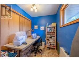 44 DEMEYERE AVENUE - 34