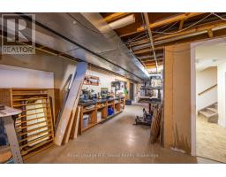 44 DEMEYERE AVENUE - 43